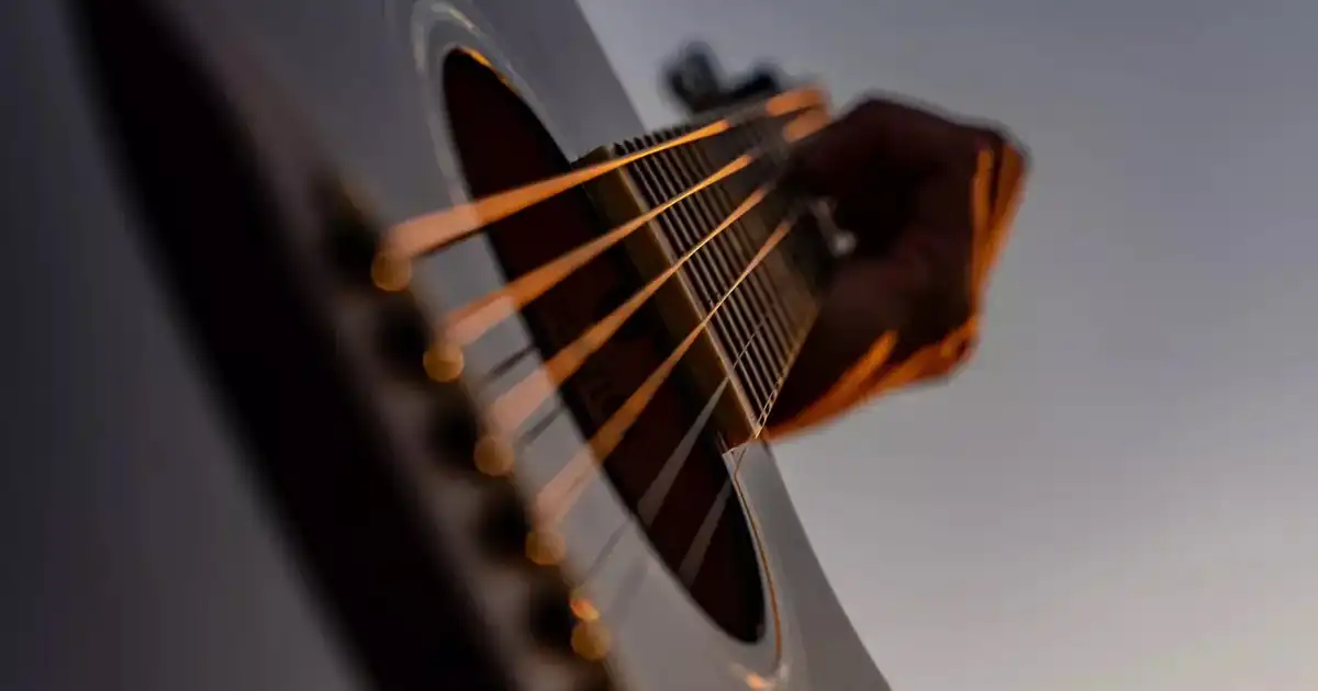 factors that make guitar string
